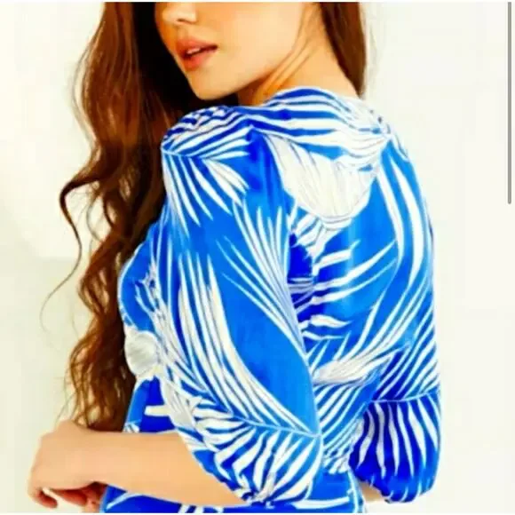 Guess Tamara Top Baja Palm Print Blue Half Sleeve Size Medium NEW With Tags - Picture 2 of 13